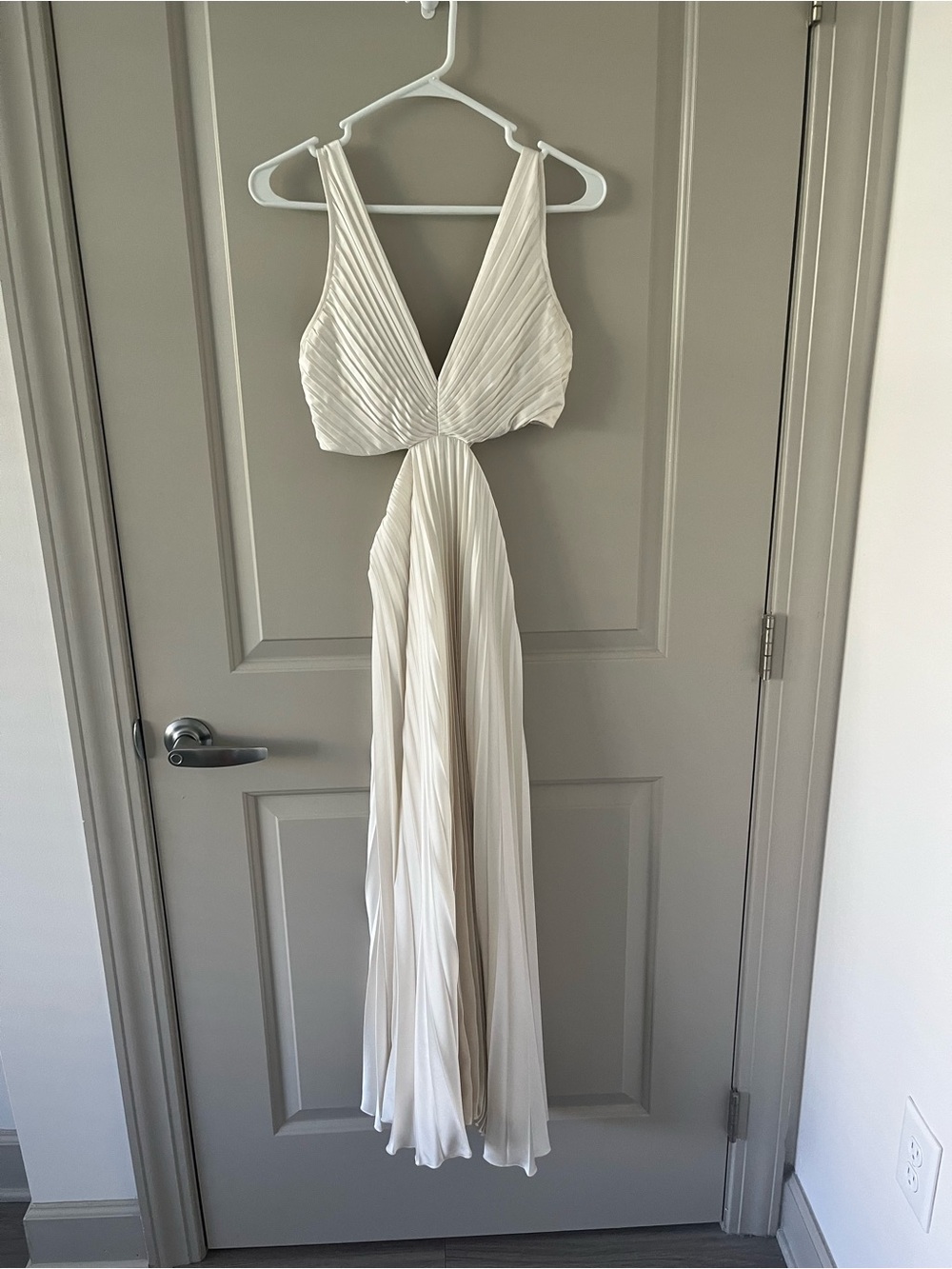Abercrombie & Fitch Ivory Giselle Pleated Cutout Dress